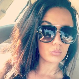 Meet your Posher, Marissa